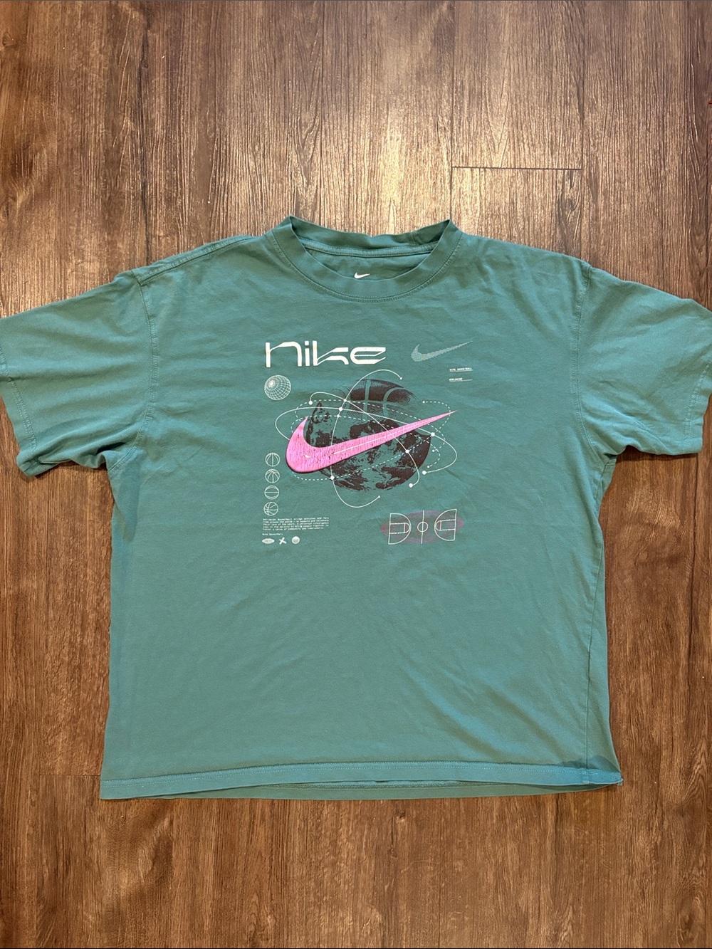 Nike basketball men’s large t-shirt